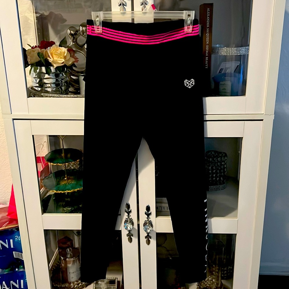 Are these from Nike. And they were too big for me, so I never even wore them.